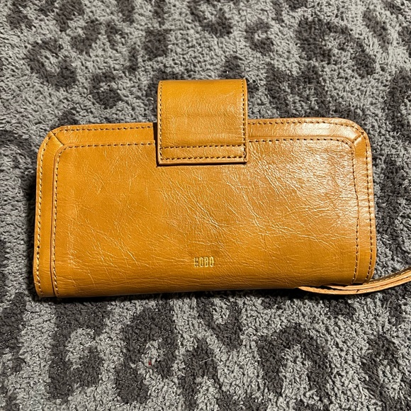 Brand new never used HOBO International camel colored wallet/clutch - Picture 9 of 9